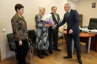Глава Усть-Катава поздравил семью Мироновых с юбилеем