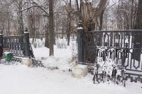 Разрушена уникальная ограда усть-катавского ДК