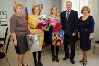 Глава Усть-Катавского округа поздравил двух многодетных мам