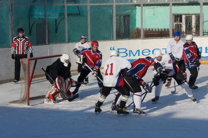 Ветераны усть-катавского хоккея лидируют в своём чемпионате