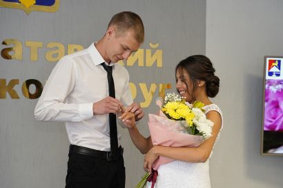 В Усть-Катаве две семьи заключили брак в канун Дня семьи, любви и верности