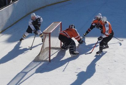 Усть-катавские хоккеисты выиграли в последнем домашнем матче