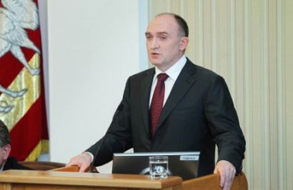Дубровский отметил, что доклад губернатора, посвященный итогам ушедшего года, готовился в условиях смены региональной власти.