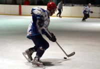Ветераны усть-катавского хоккея громят своих соперников