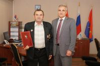 Глава Усть-Катавского округа вручил жилищный сертификат