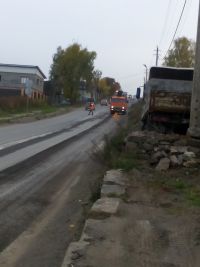 В Усть-Катаве опасный участок дороги приводят в порядок