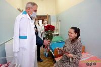 В Усть-Катавском роддоме молодая мама принимала поздравления