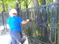 Литая ограда парка ДК обновляется