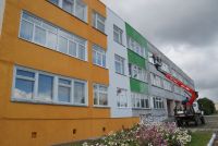 Фасад школы № 7 г. Усть-Катава приобретает цвет