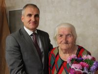 Глава Усть-Катава поздравил старожилов с Днём пожилого человека
