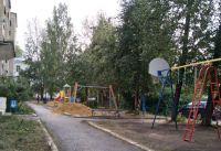 На детскую площадку Усть-Катава завезли песок