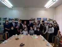 Школа Усть-Катава, растящая КВН-щиков, получила подарок к празднику