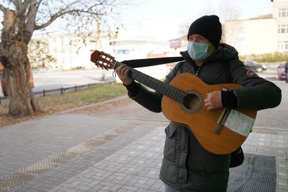 Почти год назад в силу стали вступать первые ограничительные меры относительно COVID -19