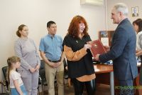 Ещё две многодетные семьи Усть-Катава получили жилищные сертификаты